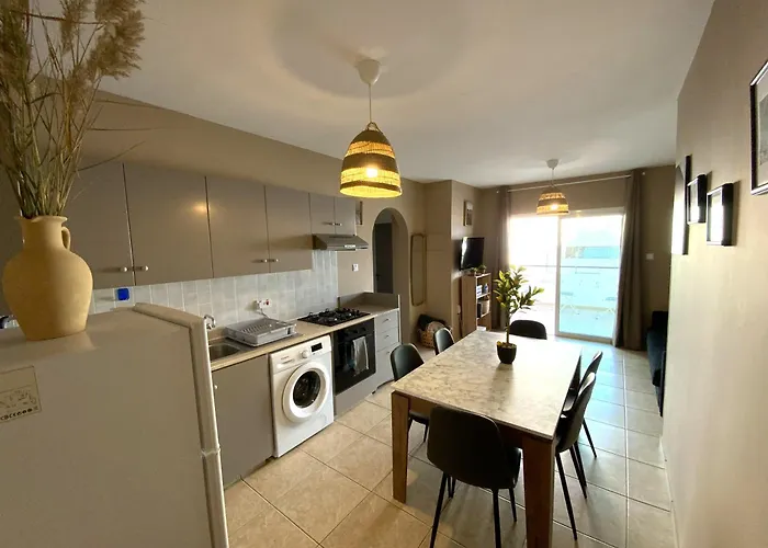 Apartmán 2 Cozy Apts, Fast Internet, 5 Min Walk To Beach! *