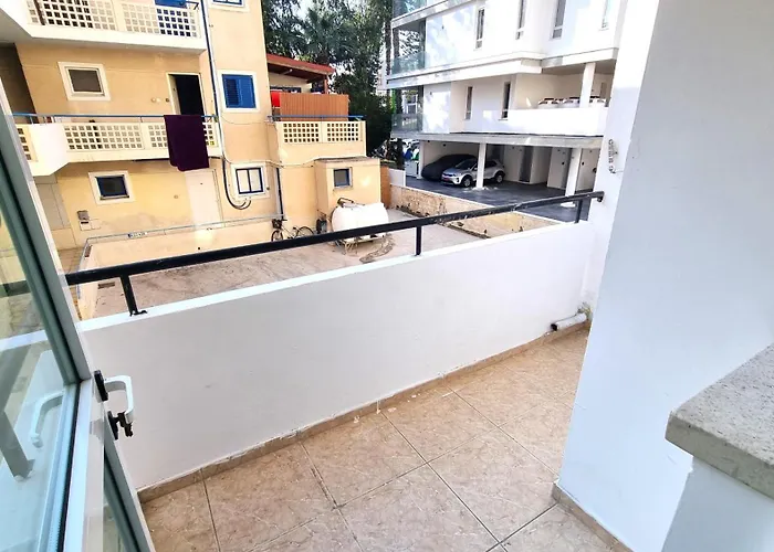 2 Cozy Apts, Fast Internet, 5 Min Walk To Beach! Apartmán *