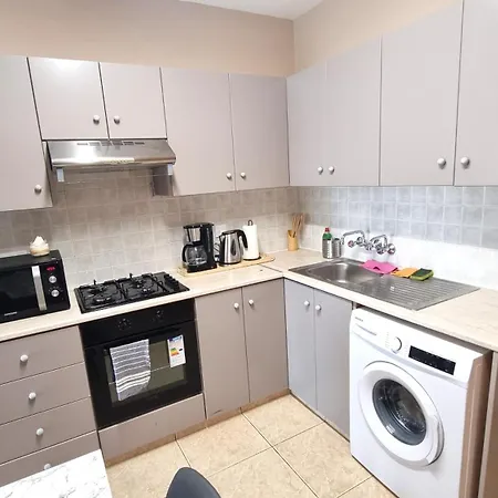 2 Cozy Apts, Fast Internet, 5 Min Walk To Beach! * ラルナカ
