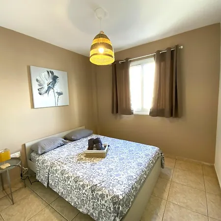 2 Cozy Apts, Fast Internet, 5 Min Walk To Beach! ラルナカ
