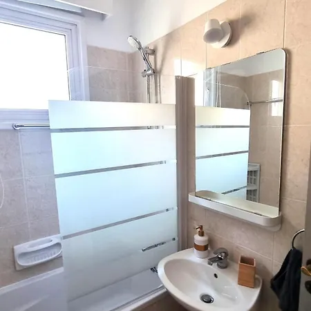 2 Cozy Apts, Fast Internet, 5 Min Walk To Beach! * ラルナカ