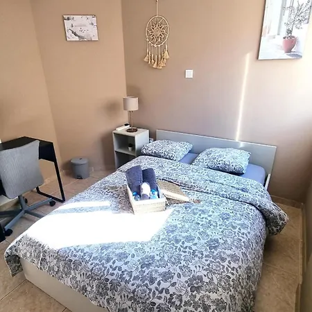 2 Cozy Apts, Fast Internet, 5 Min Walk To Beach! ラルナカ