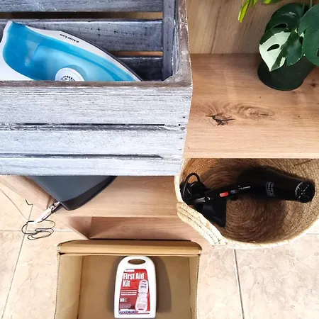 2 Cozy Apts, Fast Internet, 5 Min Walk To Beach! *