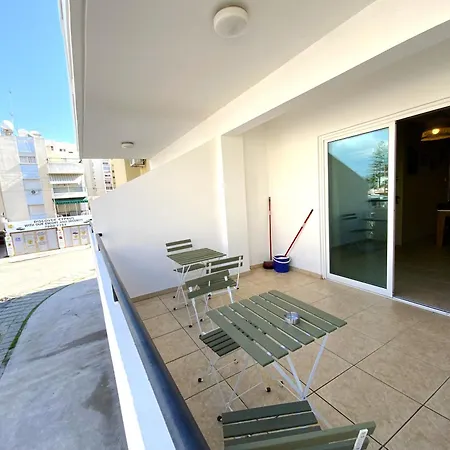 アパート 2 Cozy Apts, Fast Internet, 5 Min Walk To Beach! ラルナカ