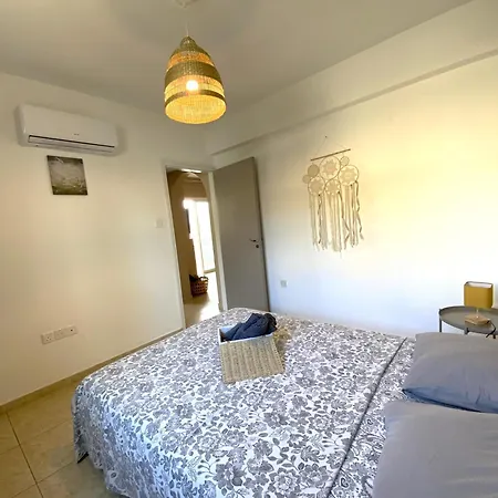 2 Cozy Apts, Fast Internet, 5 Min Walk To Beach! ラルナカ