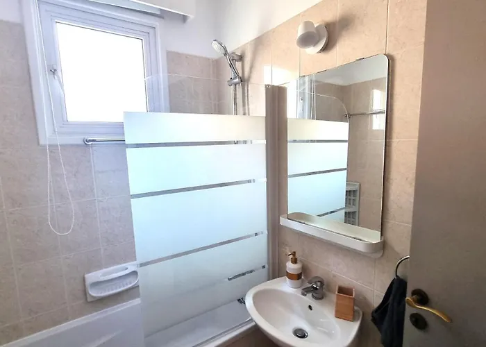 2 Cozy Apts, Fast Internet, 5 Min Walk To Beach! * Lárnaca