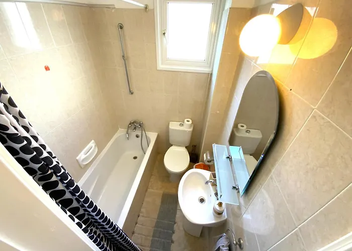 2 Cozy Apts, Fast Internet, 5 Min Walk To Beach! * Lárnaca