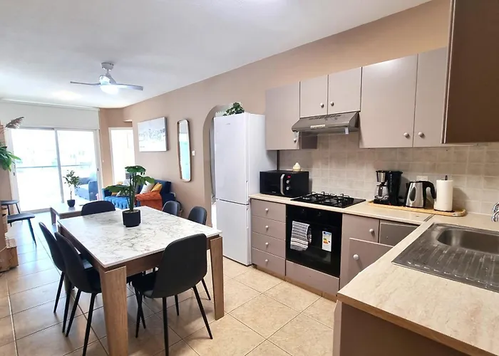 2 Cozy Apts, Fast Internet, 5 Min Walk To Beach! Lárnaca