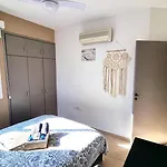 Apartment 2 Cozy Apts, Fast Internet, 5 Min Walk To Beach!