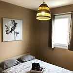 Apartment 2 Cozy Apts, Fast Internet, 5 Min Walk To Beach! *